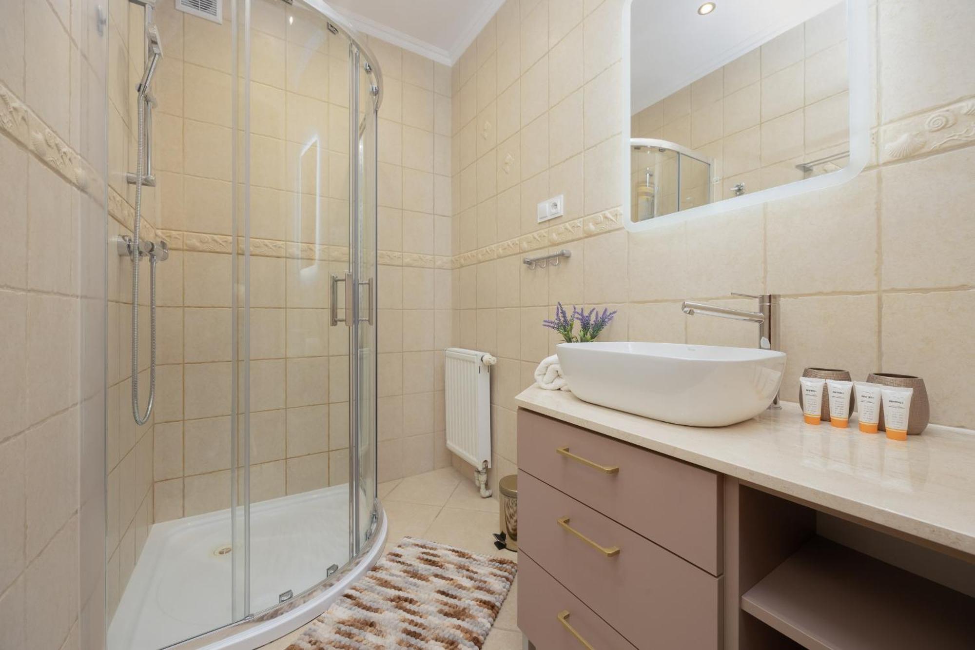 Spacious Filtry Near Pola Mokotowskie By Renters * Warschau