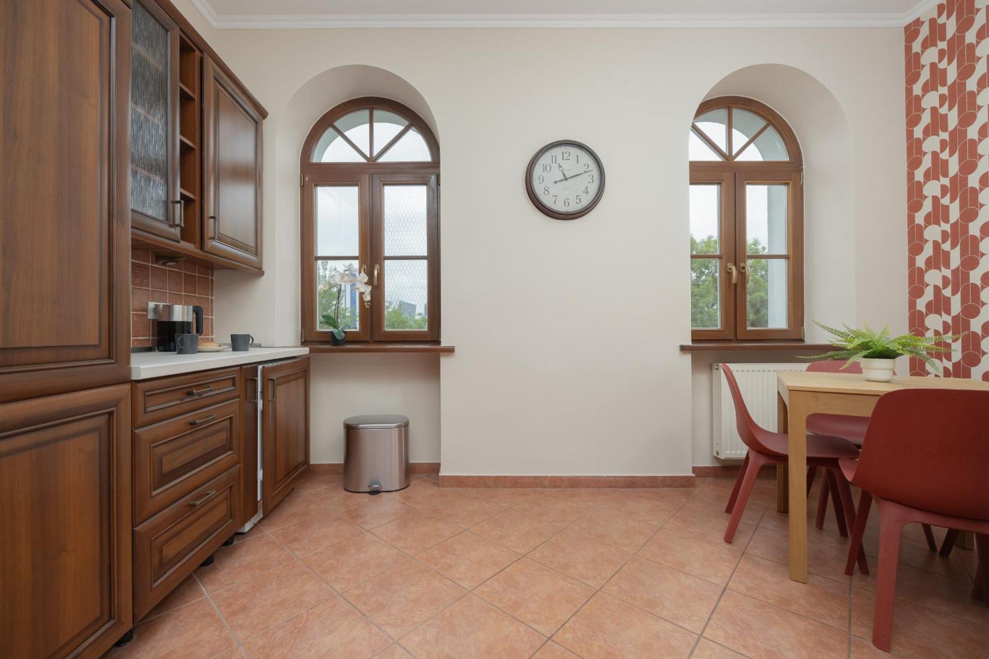 Apartment Spacious Filtry Near Pola Mokotowskie By Renters *