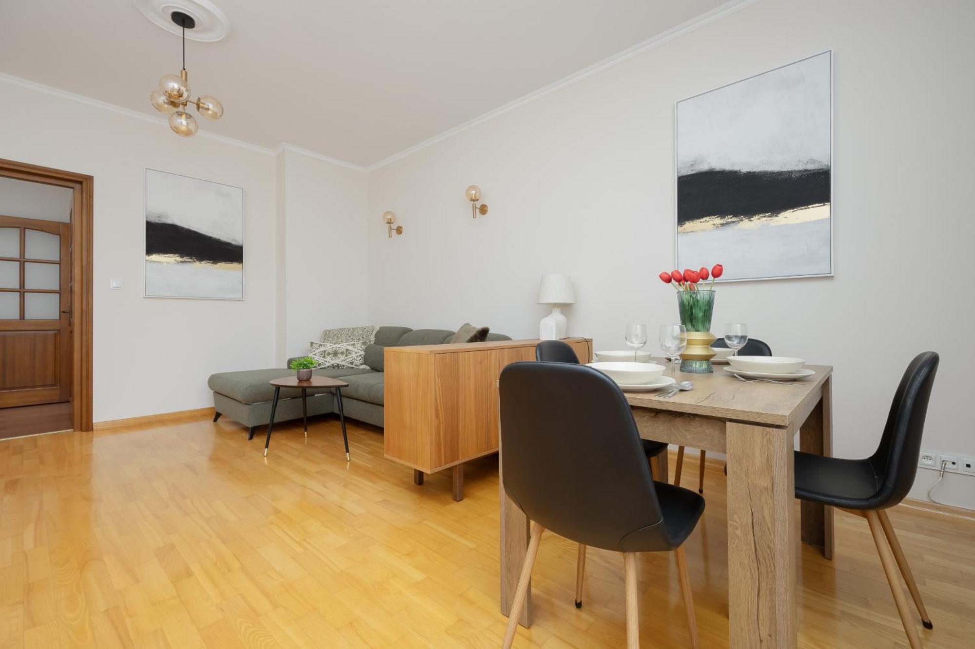 Apartment Spacious Filtry Near Pola Mokotowskie By Renters