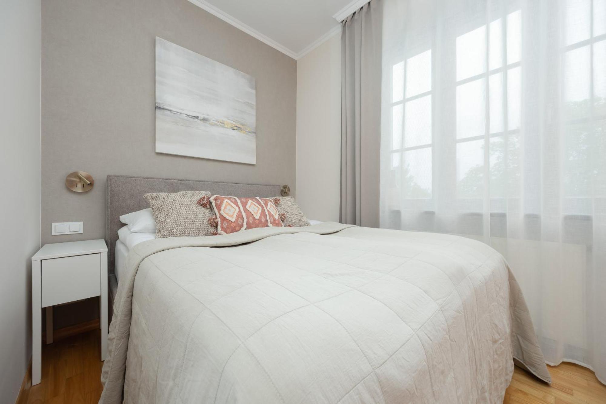 Apartment Spacious Filtry Near Pola Mokotowskie By Renters Warsaw