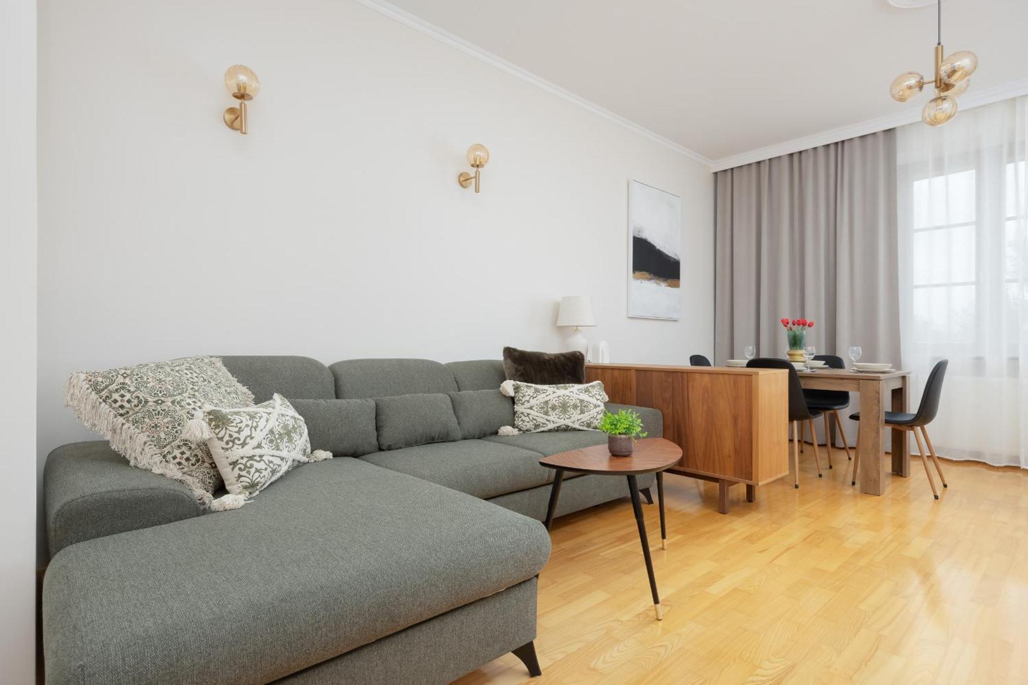 Apartment Spacious Filtry Near Pola Mokotowskie By Renters Warschau